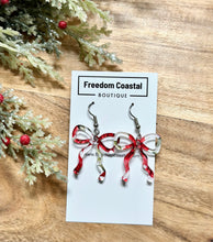 Load image into Gallery viewer, Poinsettia Earrings