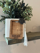 Load image into Gallery viewer, Graduation Magnet Photo Frame