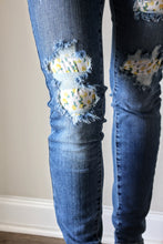 Load image into Gallery viewer, Lemon Patch Distressed Judy Blue Jeans