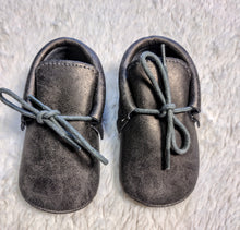 Load image into Gallery viewer, Baby Bronze Moccasins